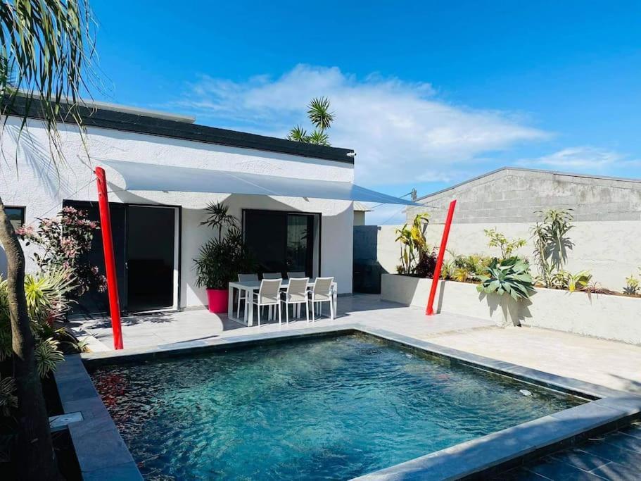 Villa Bois De Couleur Piscine Et Toit Terrasse Saint Pierre Exterior photo