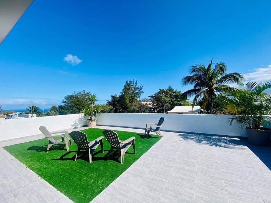 Villa Bois De Couleur Piscine Et Toit Terrasse Saint Pierre Exterior photo